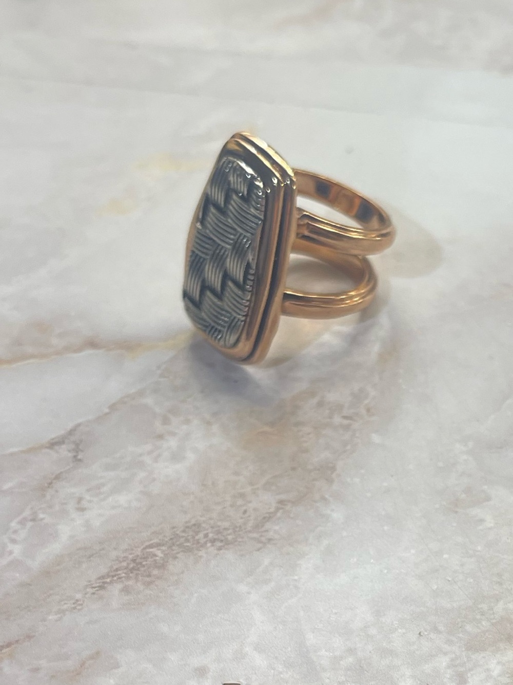 vintage two-tone piece by the brand Barse size 6